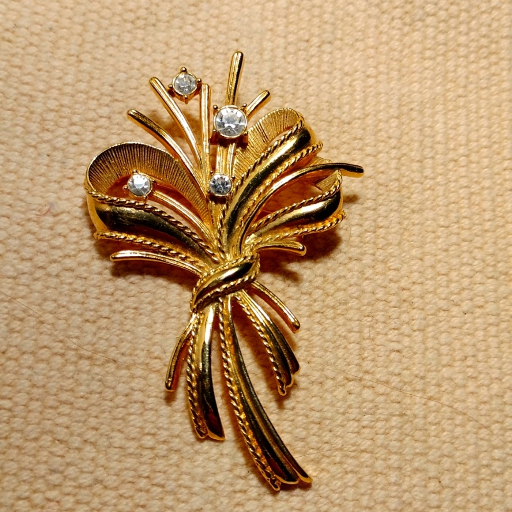 Vintage 1950s Goldtone Bow Rhinestone Brooch Pin